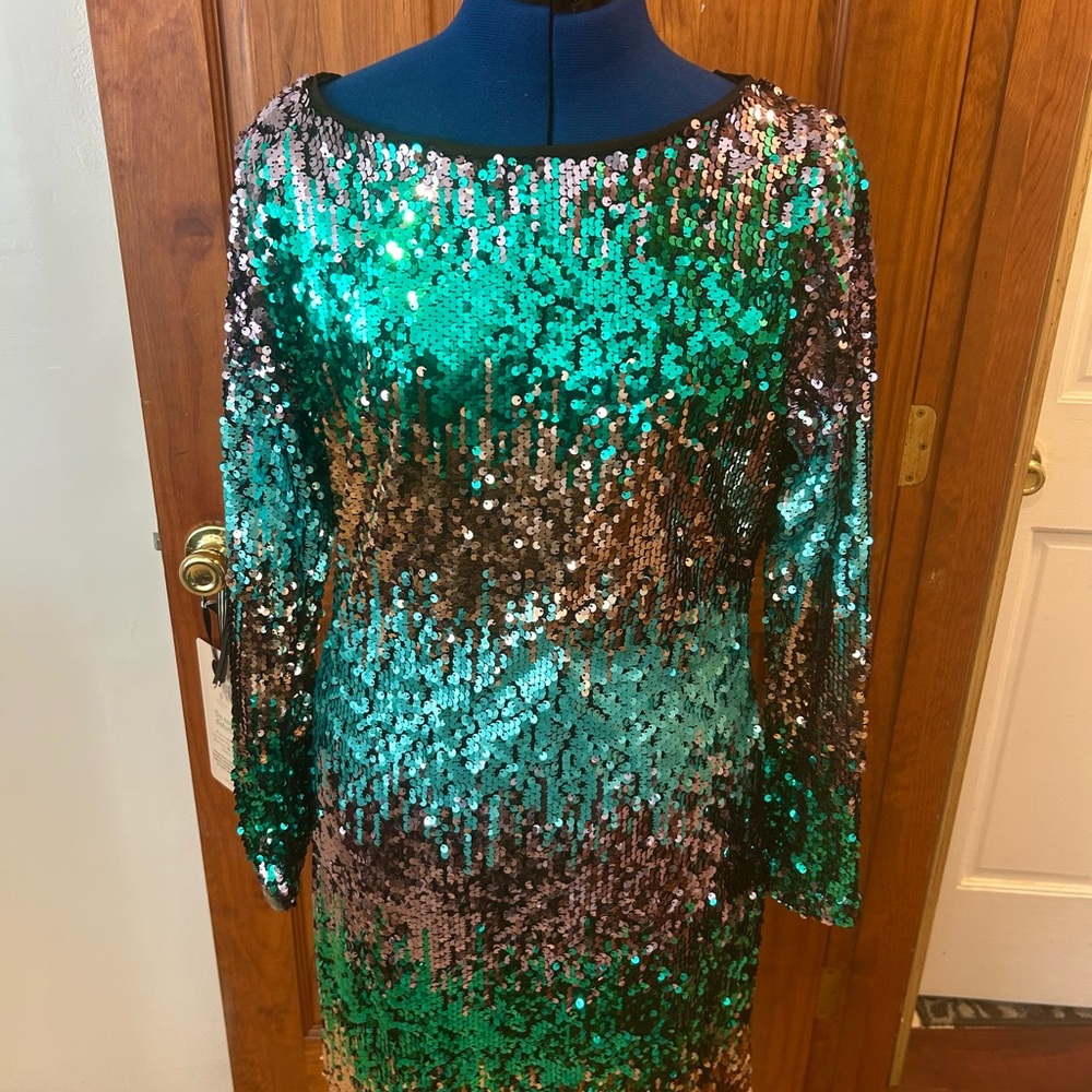 Dress , Bought in UK🇬🇧Beautiful dress is closer to Tiffany blue color and bronze